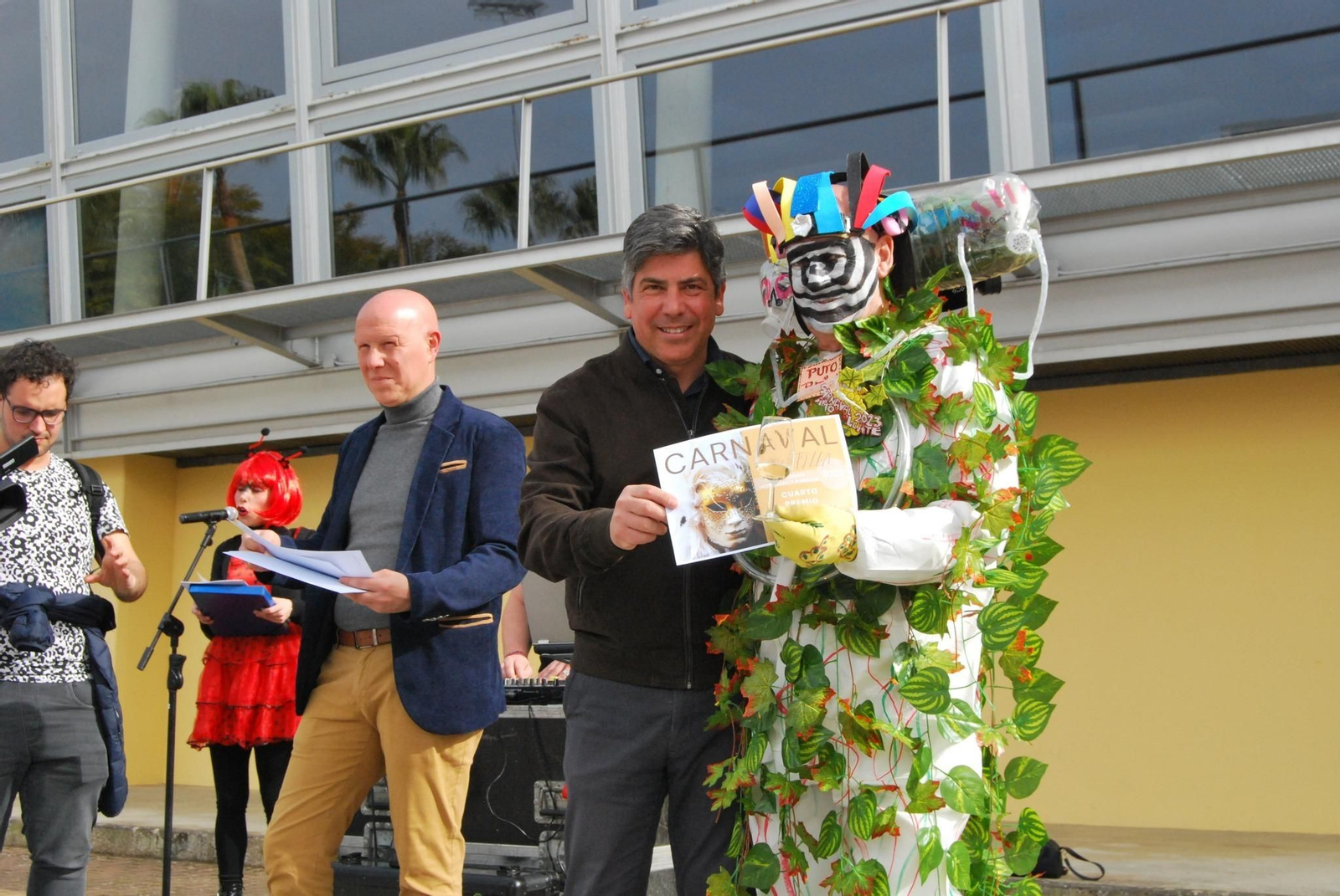 El gran pasacalles del Carnaval de Montilla, en imágenes
