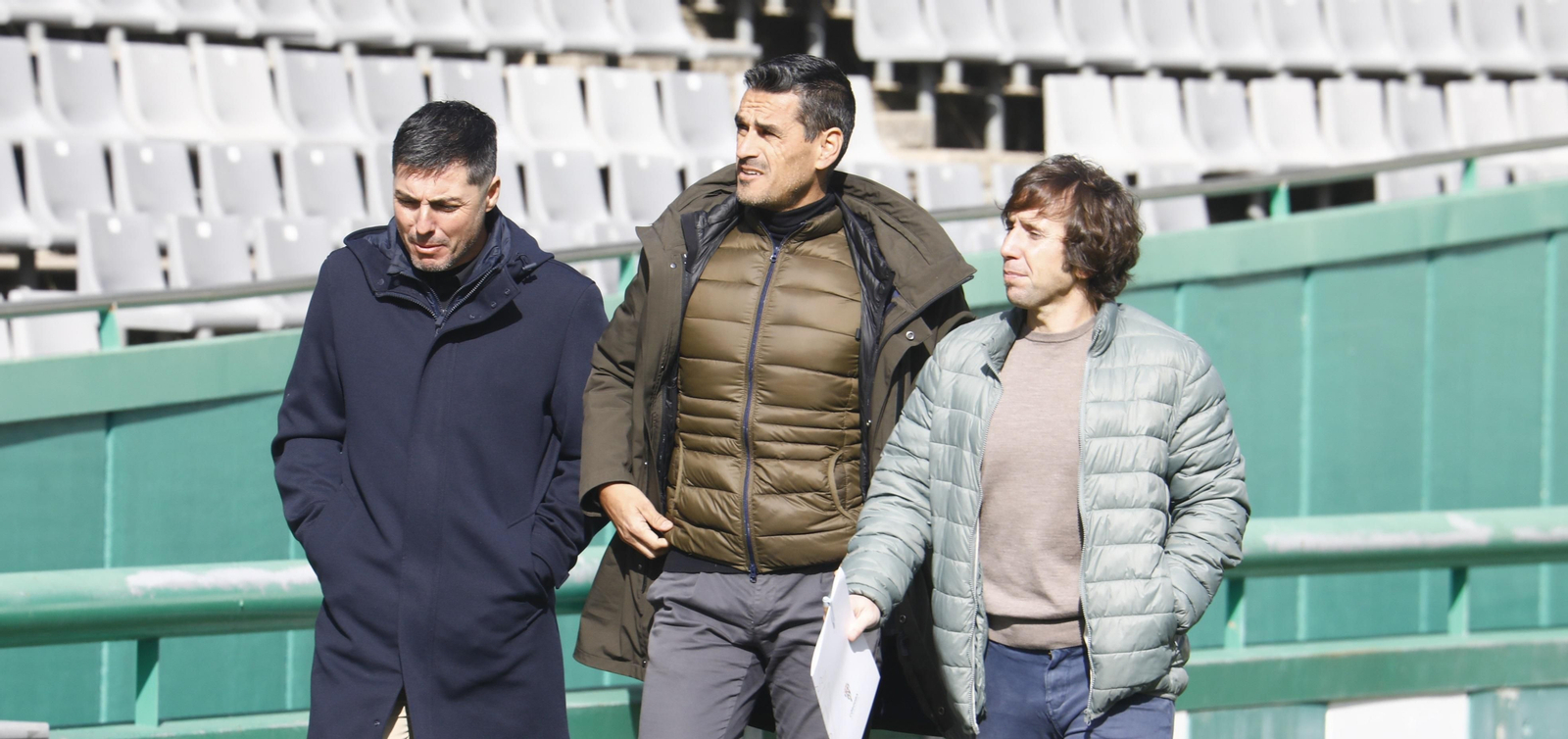 Juanito y Raúl Cámara dialogan en El Arcángel.