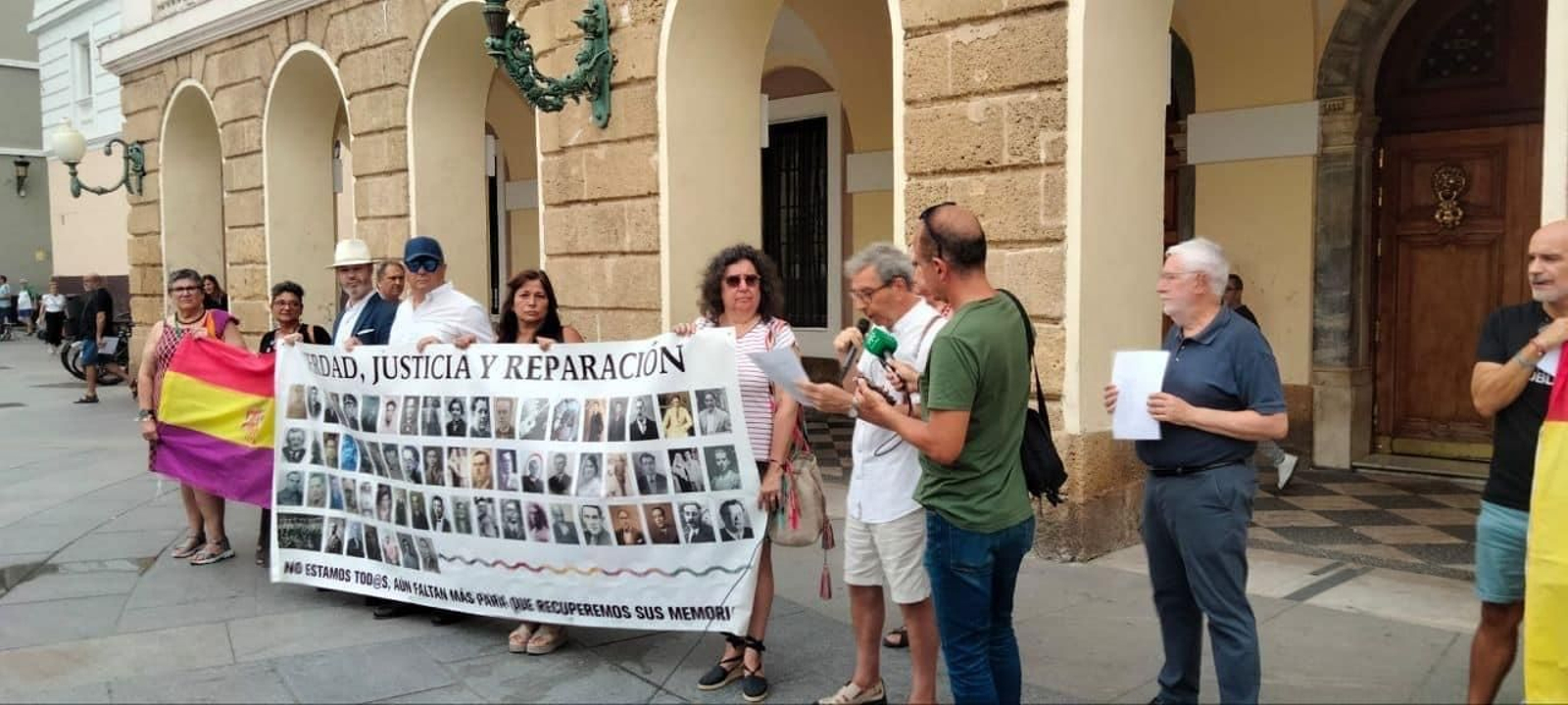 En recuerdo de las víctimas del 18 de julio