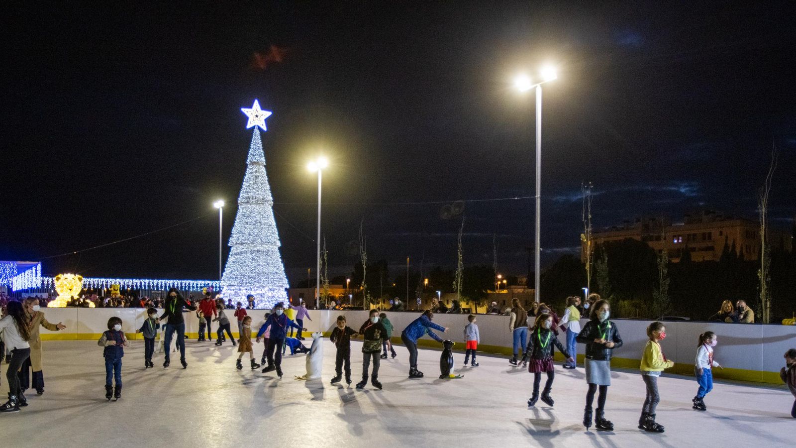 Pista de hielo en Mairena del Aljarafe.