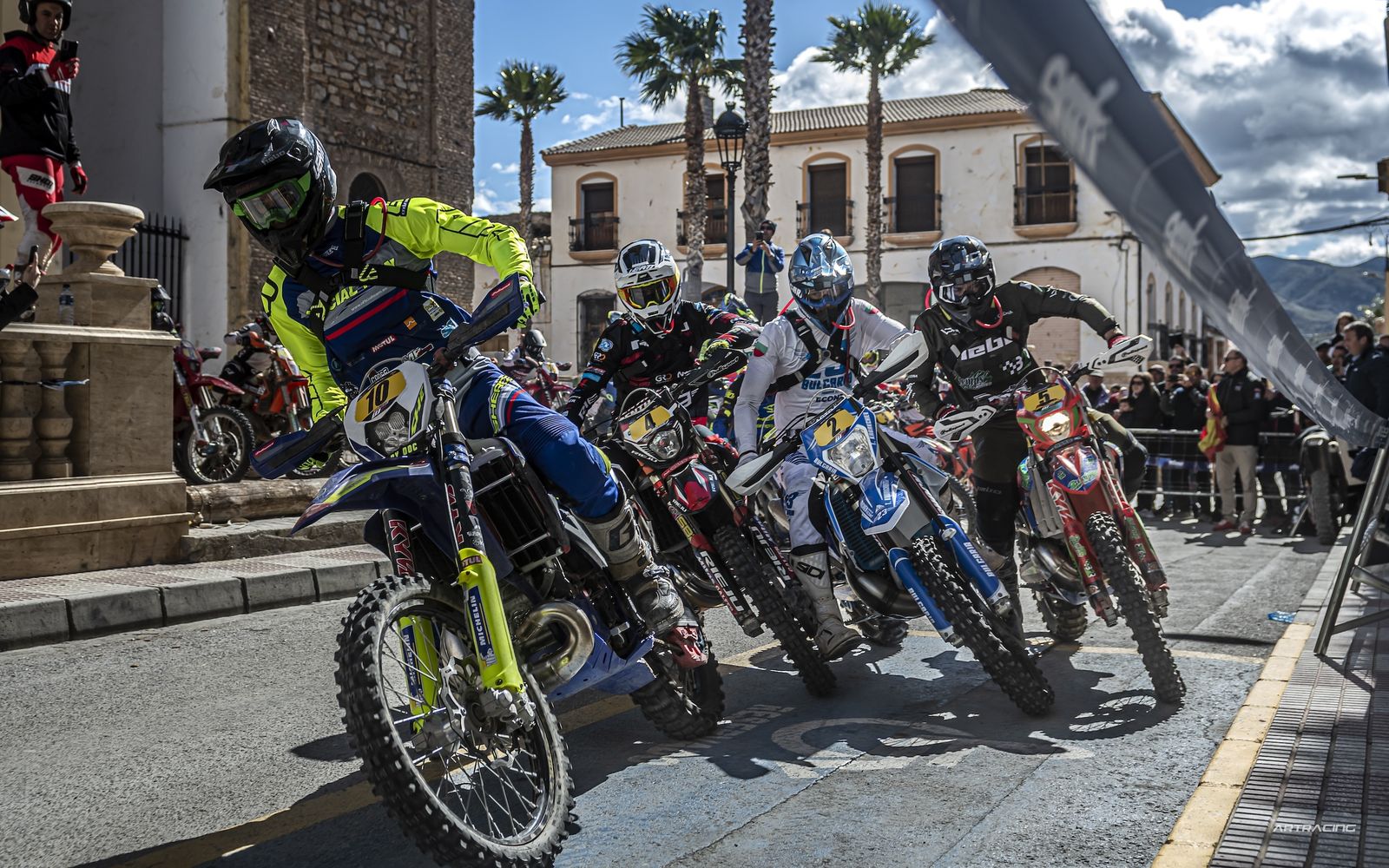 Participantes en una competición de Hard Enduro celebrada anteriormente en Cantoria.