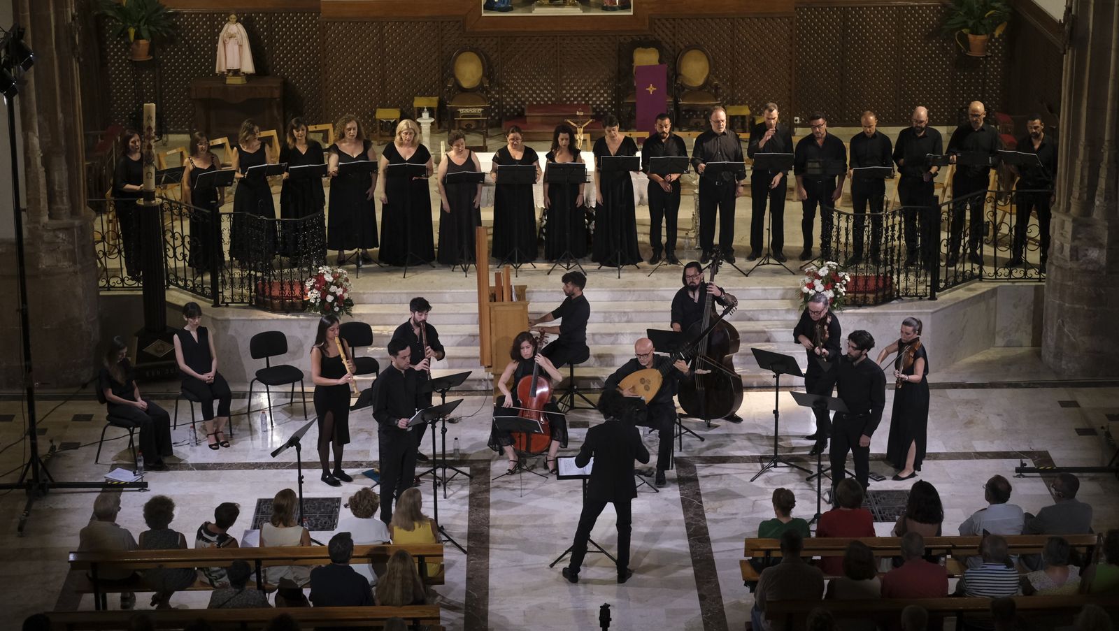 Imágenes de la actuación de Íliber Ensemble y el Coro Tomás Luis de Victoria en el XXI Festival de Música Renacentista y Barroca de Vélez Blanco