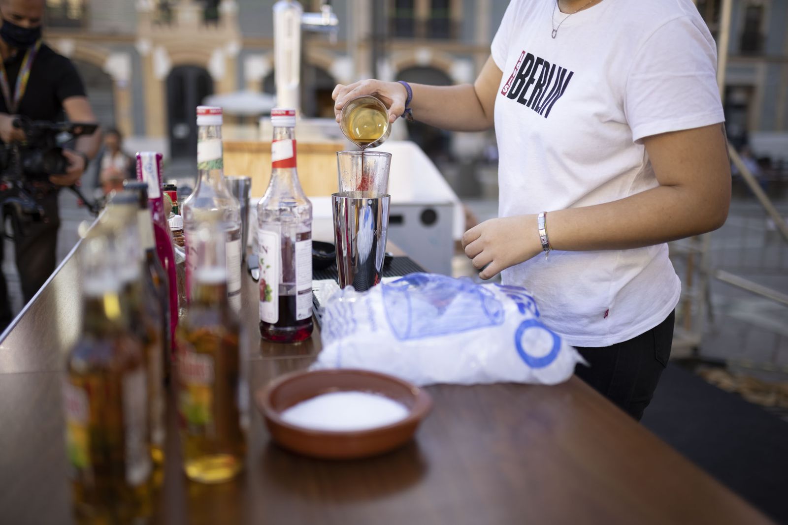 El Bar Berlín muestra su "coctelería cervecera" en la Plaza de las Monjas