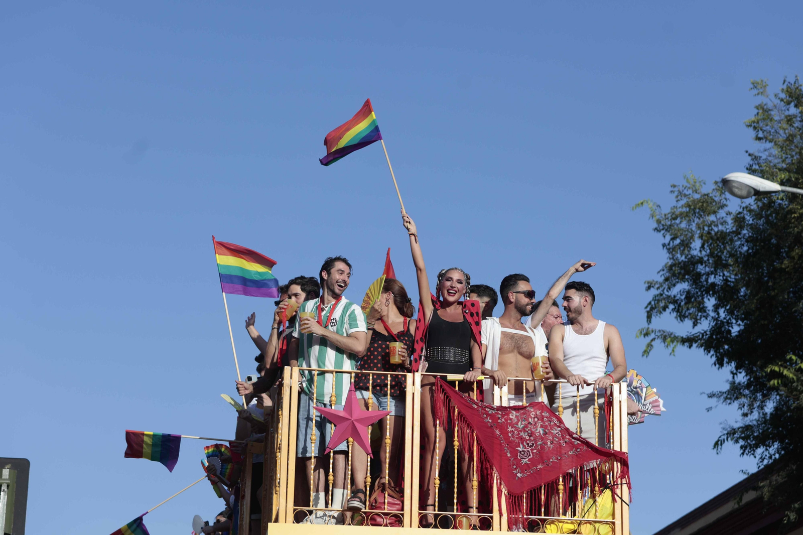 Las imágenes de la cabalgata del Orgullo LGTBI en Sevilla