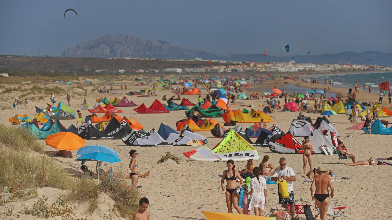 El calor llenas la playas el primer fin de semana de agosto