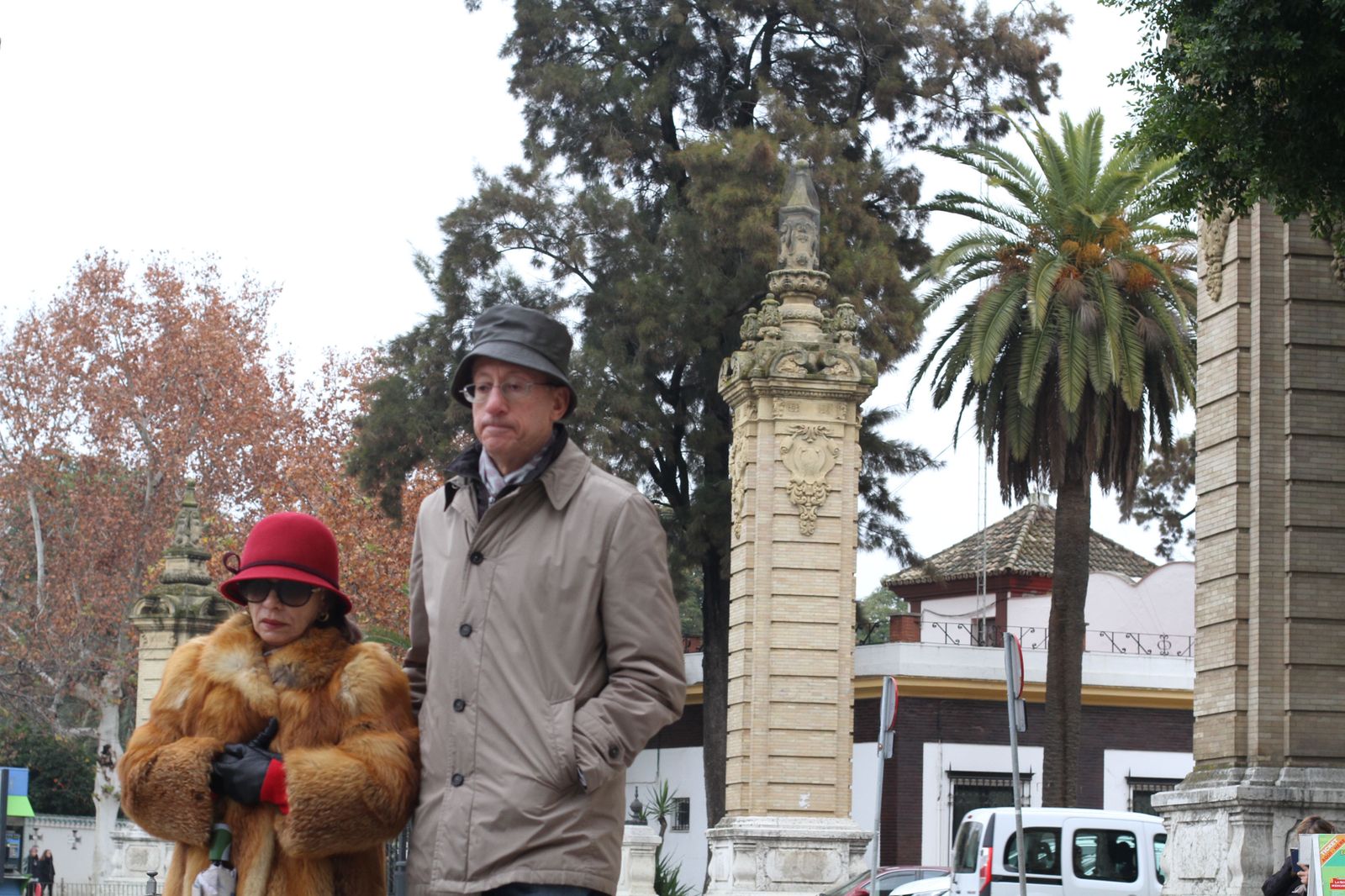 Guantes, gorros y abrigos se han hecho indispensables estos días para salir a la calle.