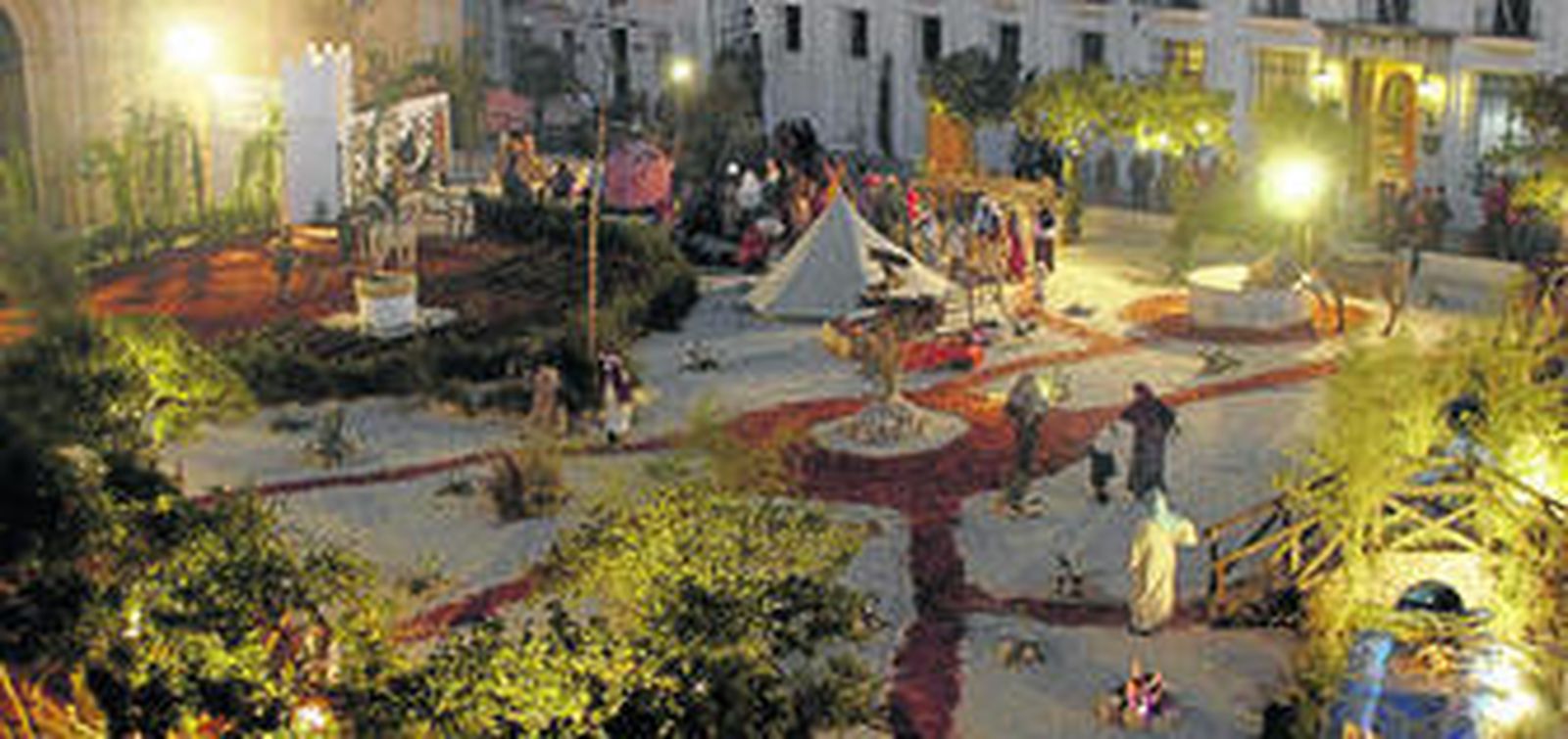 Imagen espectacular del centro monumental de Arcos reconvertido en un belén viviente en una recreación de algunos años atrás.