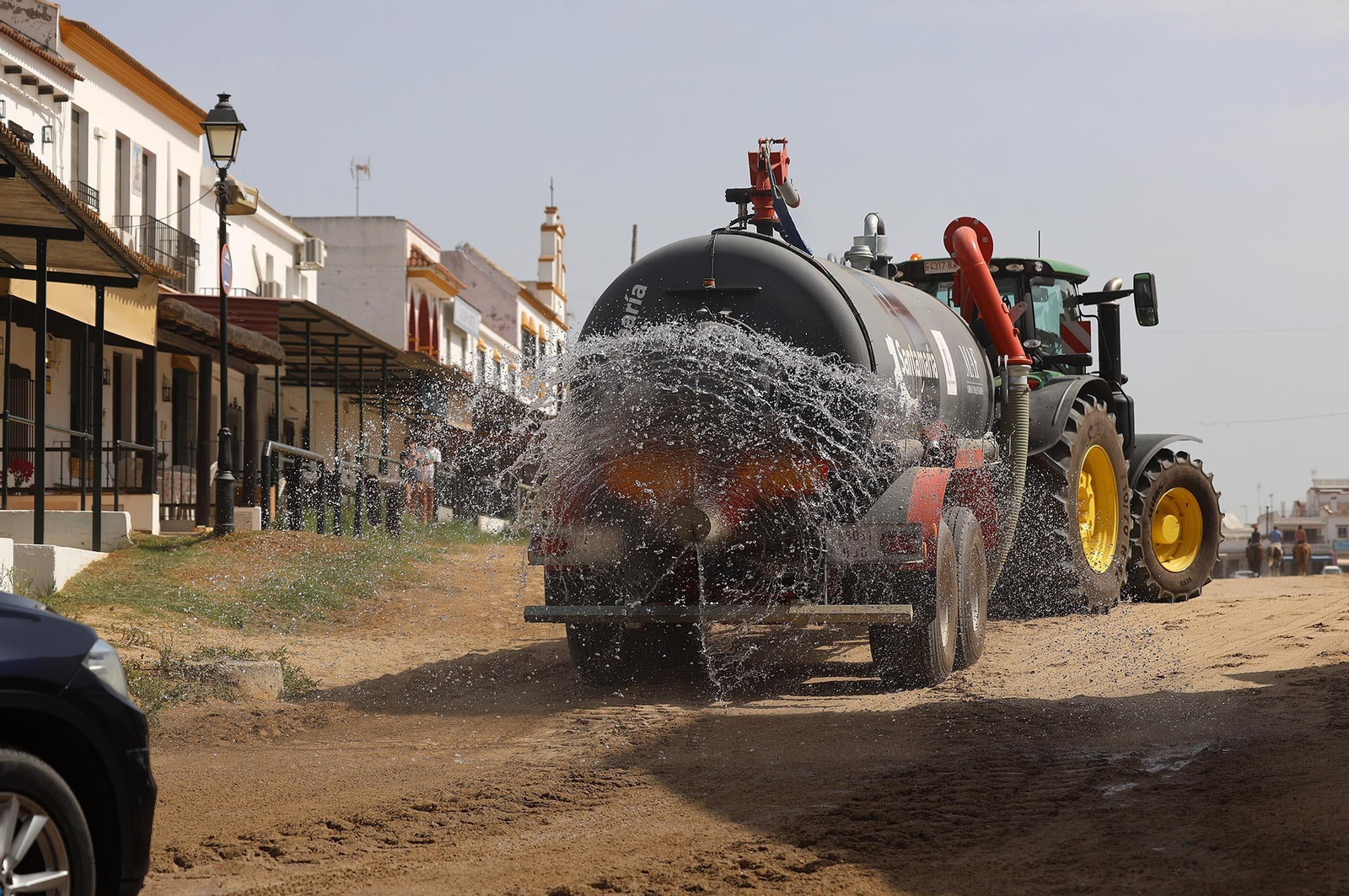 Imágenes del ambiente en el Rocío Chico en la mañana del sábado