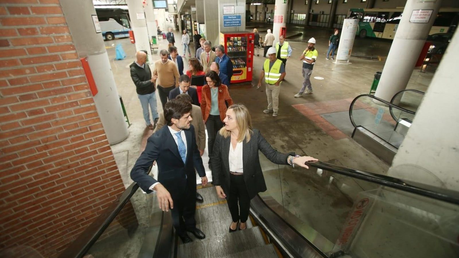 Otro momento de la visita de Carazo a las obras de la estación Plaza de Armas.