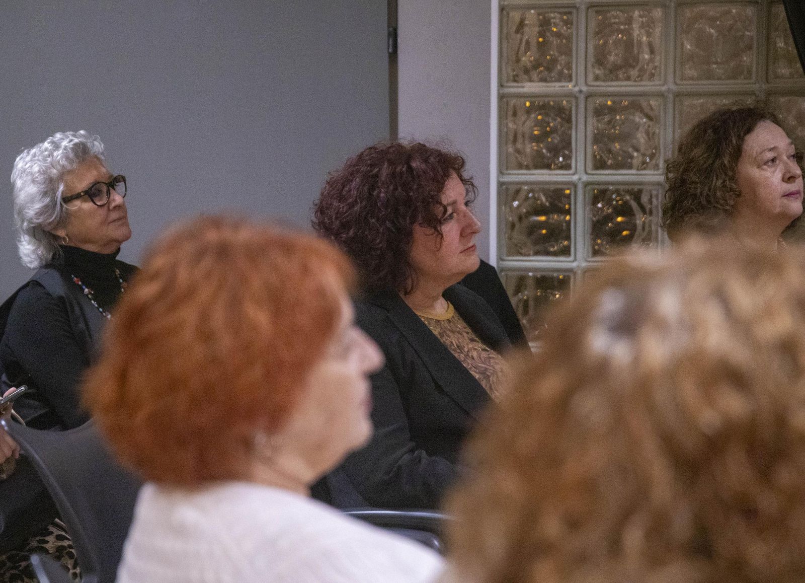 La Plataforma de Acción Feminista en Almería rinde homenaje a las mujeres de la Desbandá con su II Premio ‘Posidonia’ a Loli Sierra, vicepresidenta de la Asociación Memorialista de la Desbandá, en imágenes
