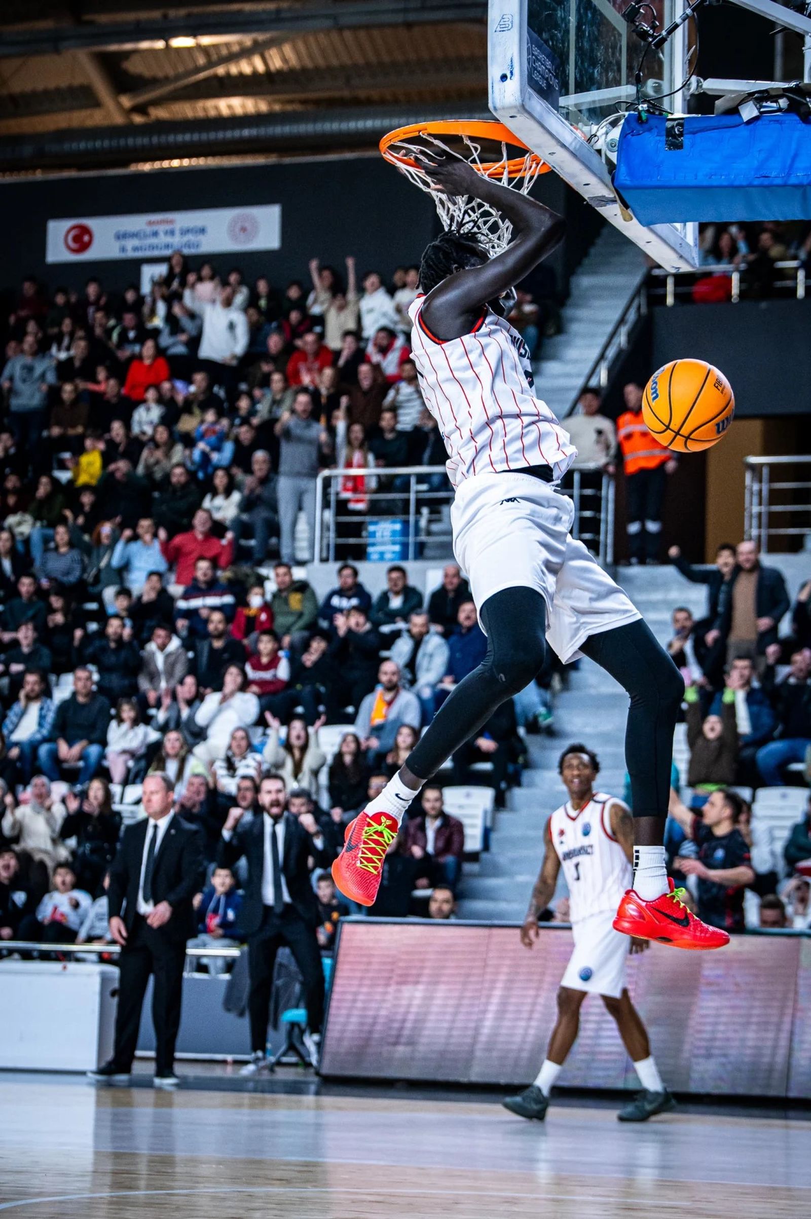 BCL, rivales del Unicaja: El Galatasaray gana en la pista del Manisa (xx-xx)