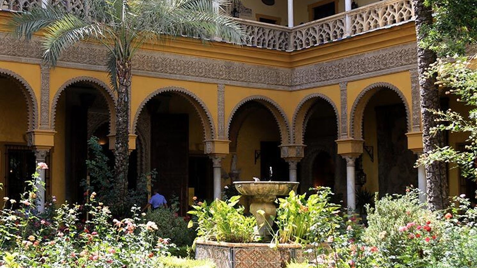 Panorámica de los jardines del Palacio de Las Dueñas