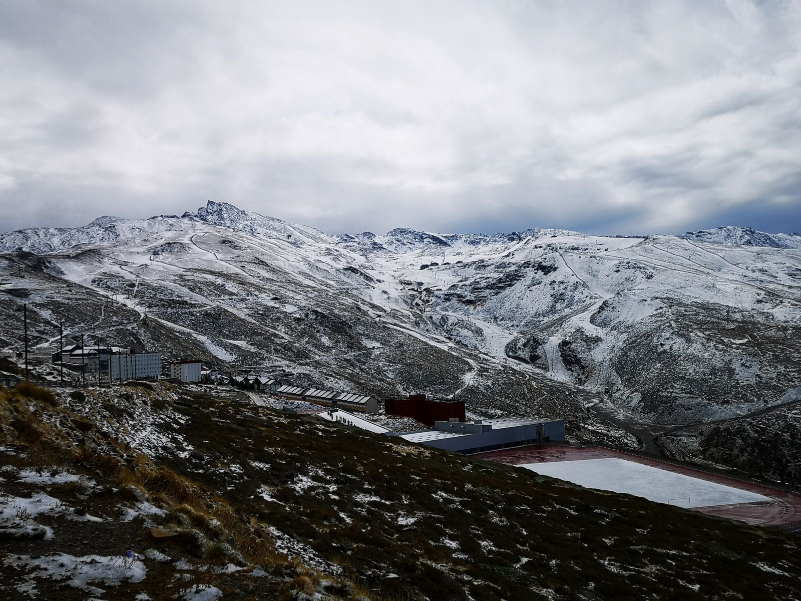 Las primeras nieves en Sierra Nevada a un mes del inicio de la temporada