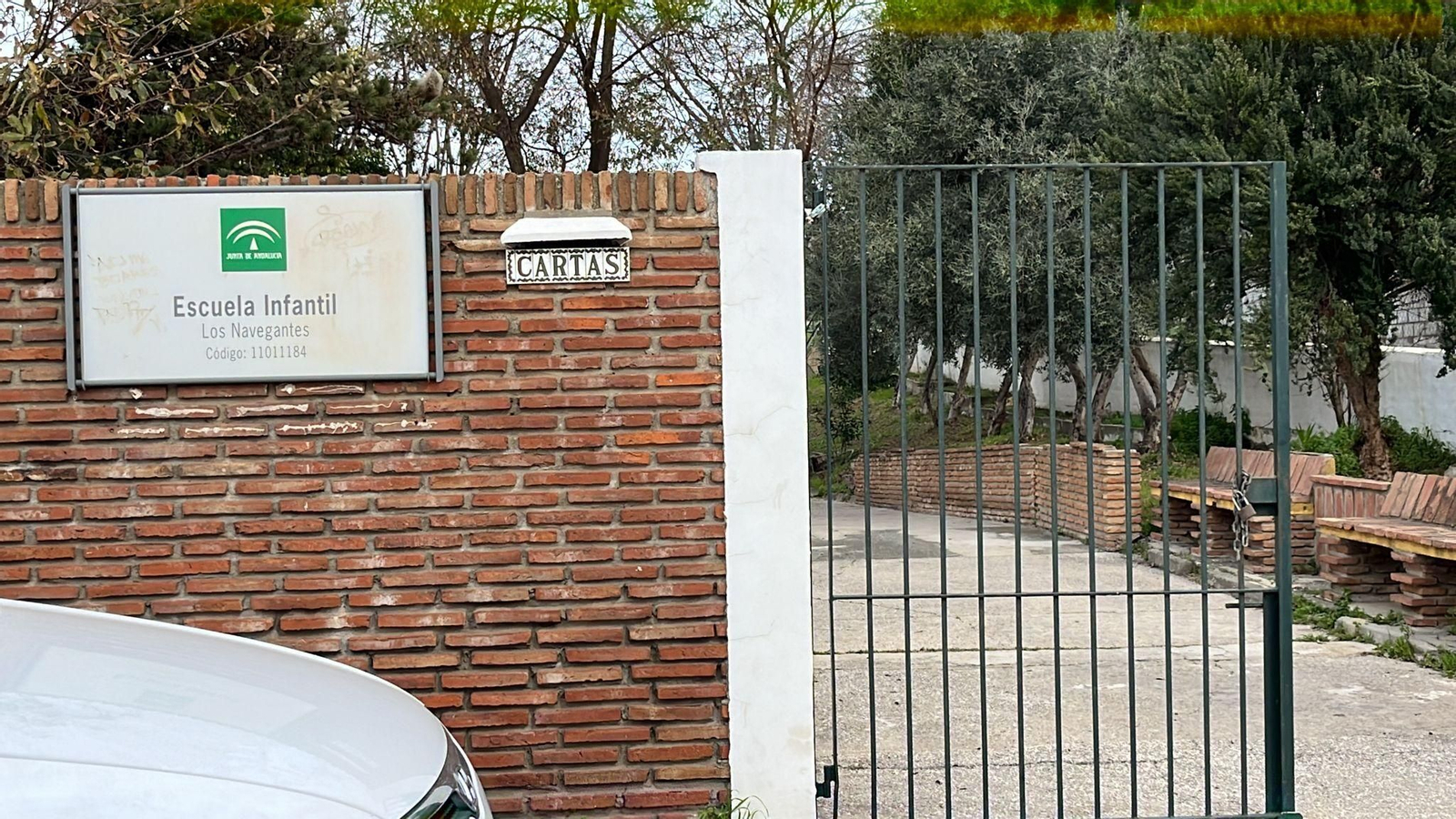 Entrada a la escuela infantil Los Navegantes, en Algeciras.