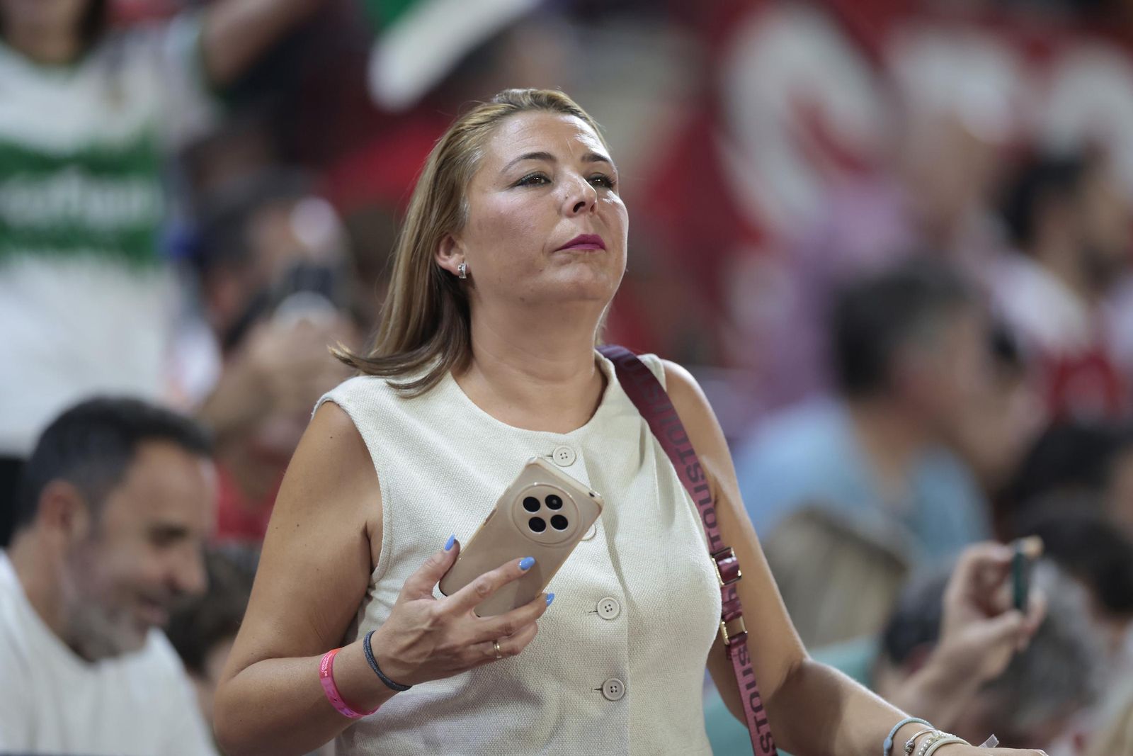 Búscate en las fotos del Sevilla - Elche