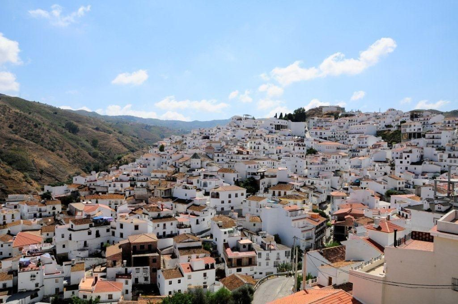 Vista del municipio de Almáchar.