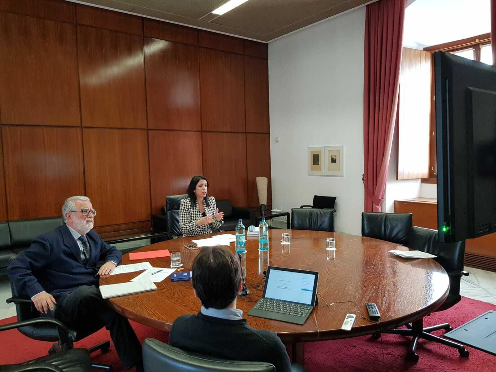 Marta Bosquet preside la reunión telemática de la Mesa del Parlamento de Andalucía