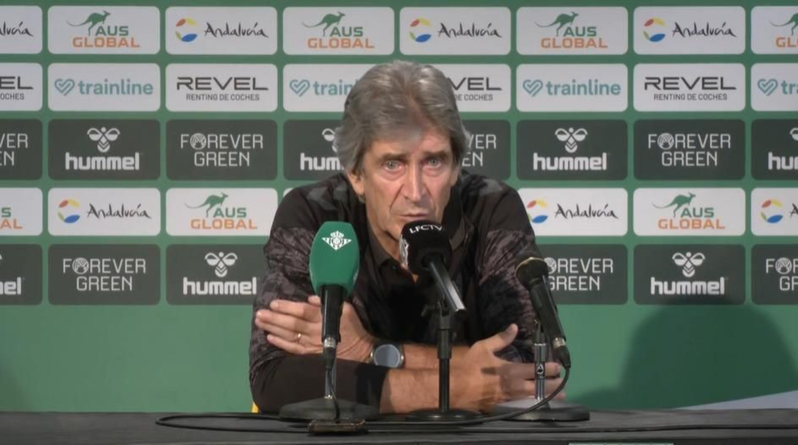 Manuel Pellegrini en la rueda de prensa posterior al partido contra el Liverpool