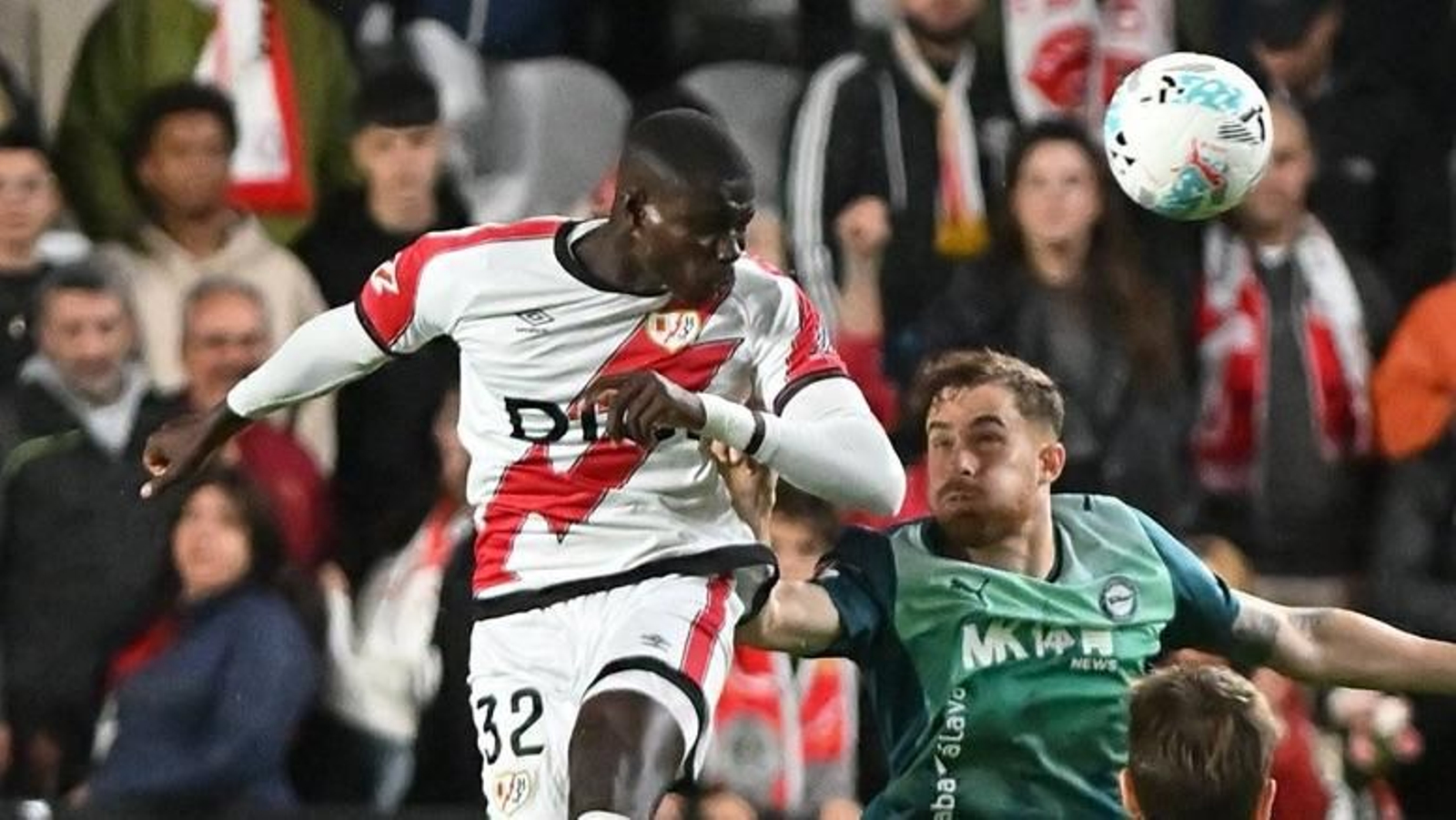 Nobel Mendy en una acción defensiva