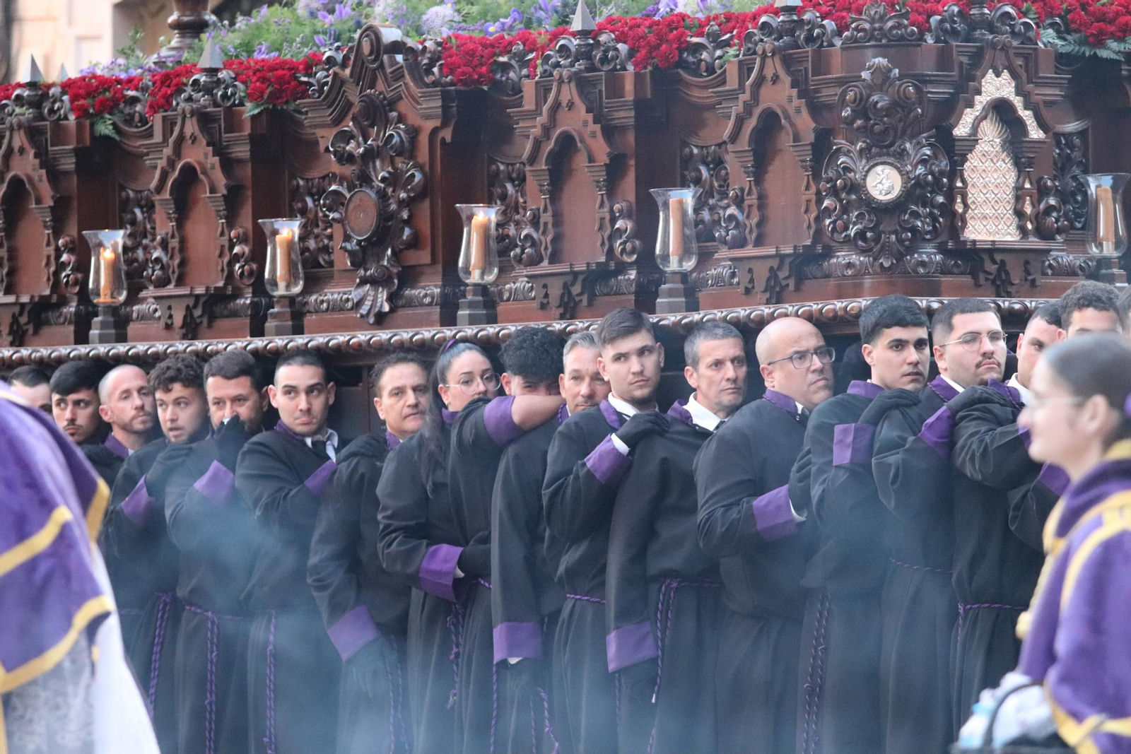 Crucifixión en el Lunes Santo en Málaga, en fotos