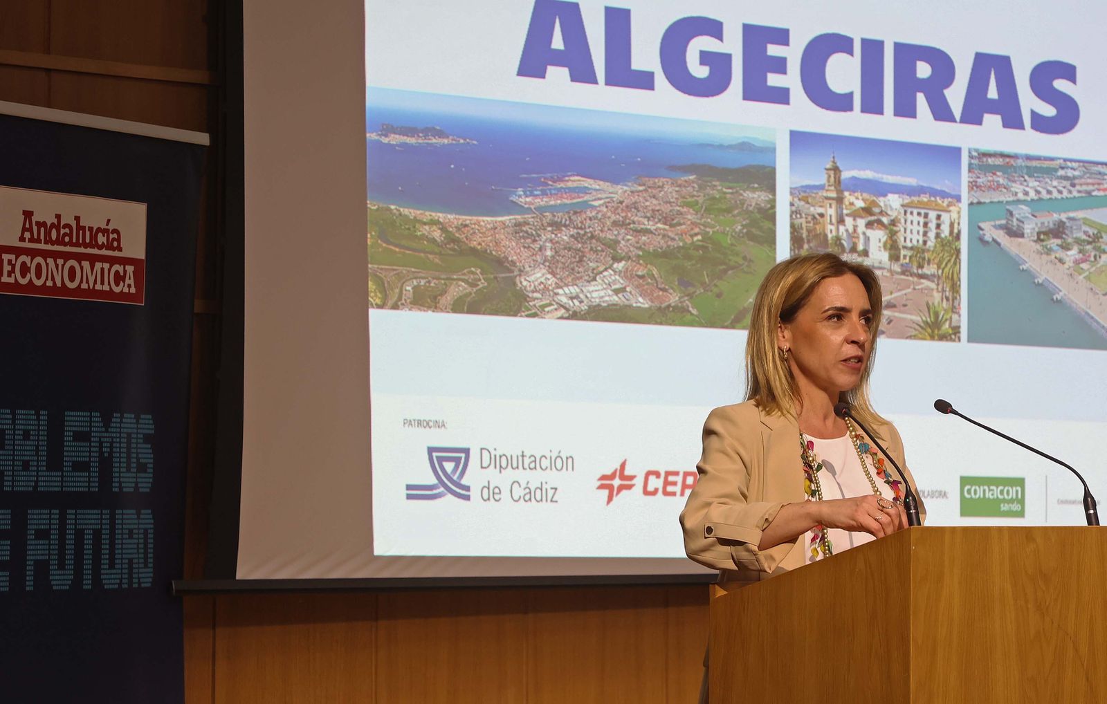 Imágenes de la presentación de la revista Andalucía Económica en Algeciras