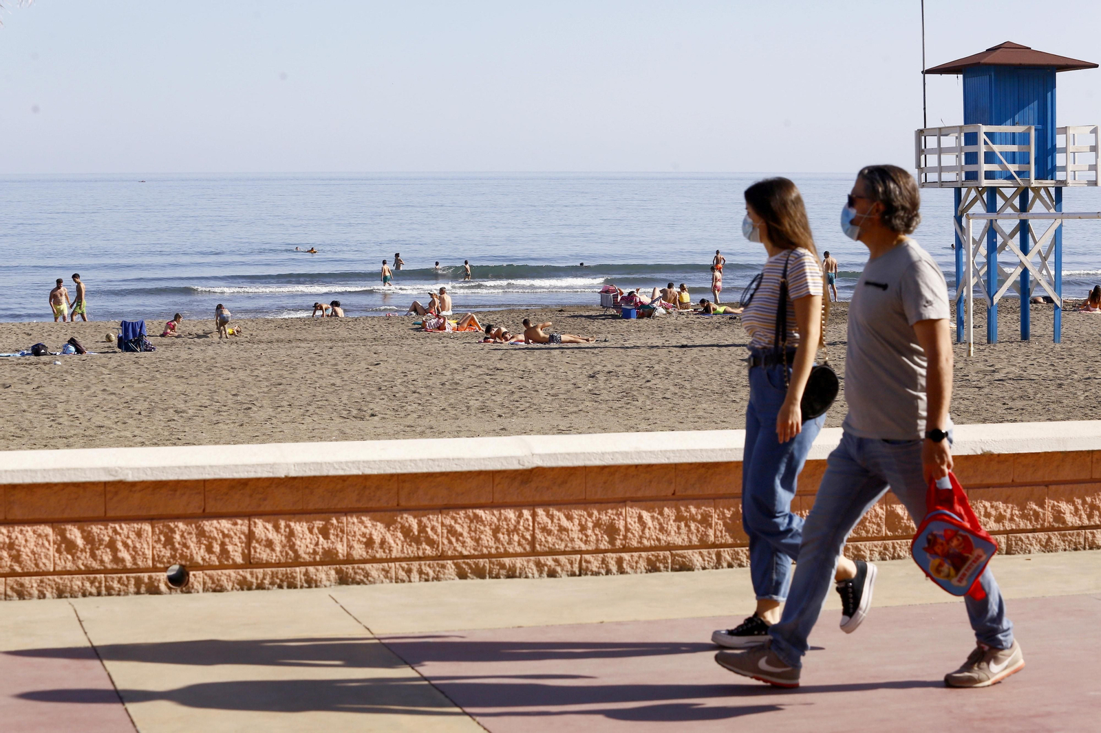 Fotos de las playas de Rincón de la Victoria: bandera verde a los bañistas