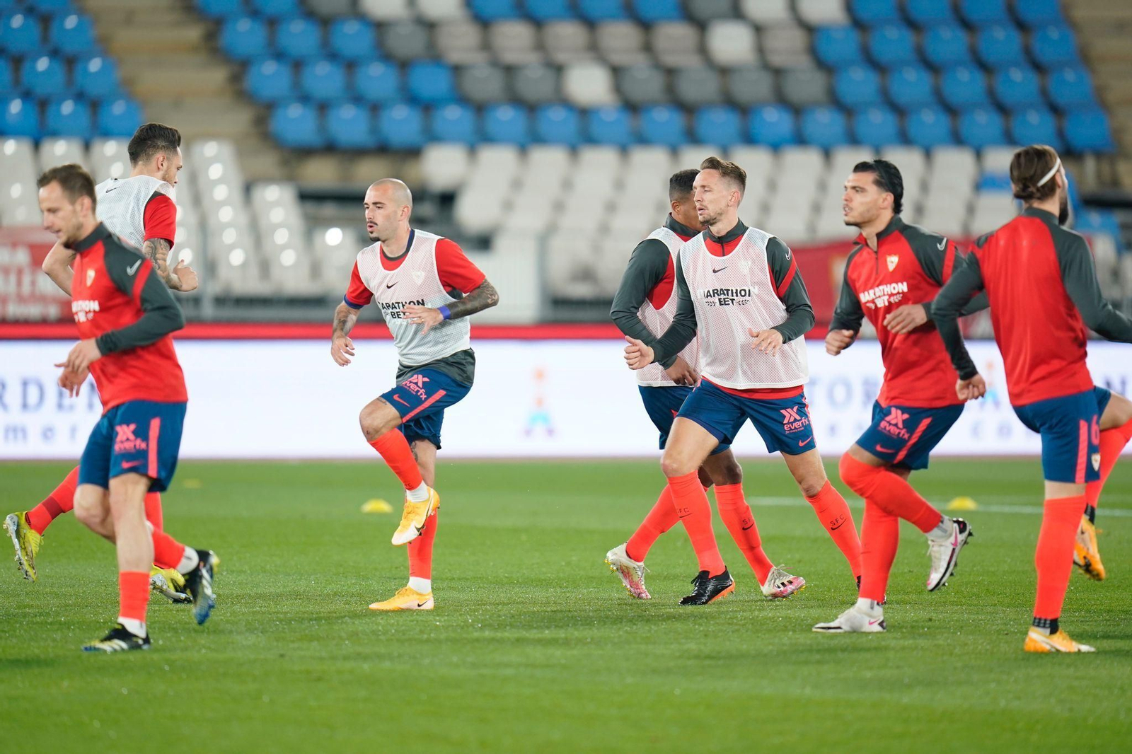 Aleix Vidal, en el calentamiento antes del partido.