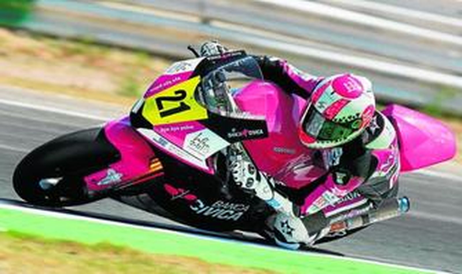 Iván Moreno, en acción durante los entrenamientos celebrados ayer en el circuito manchego.