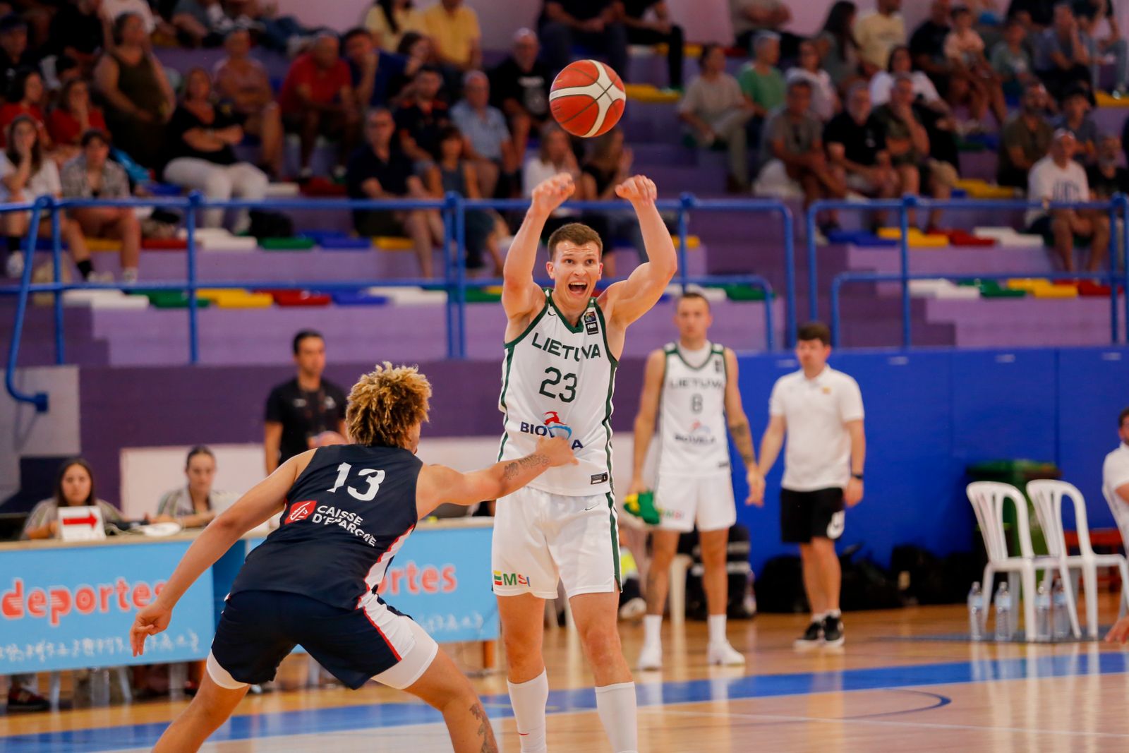 Las fotos de la primera jornada del torneo Internacional U20 de baloncesto de La Línea