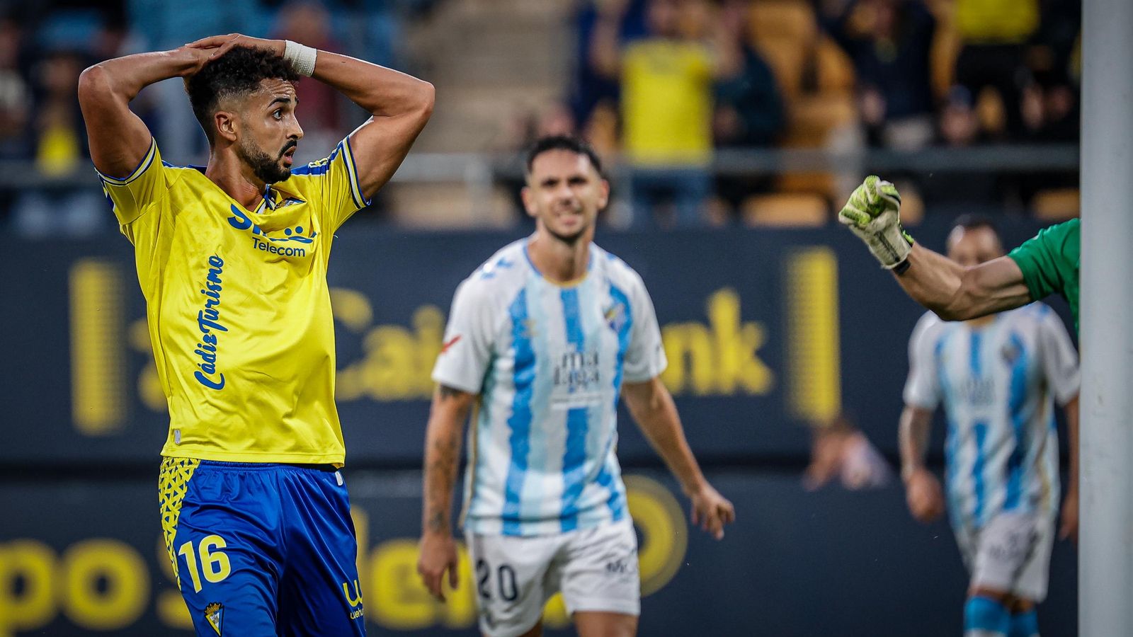 Búscate entre las imágenes del partido de futbol Cádiz CF - Málaga CF