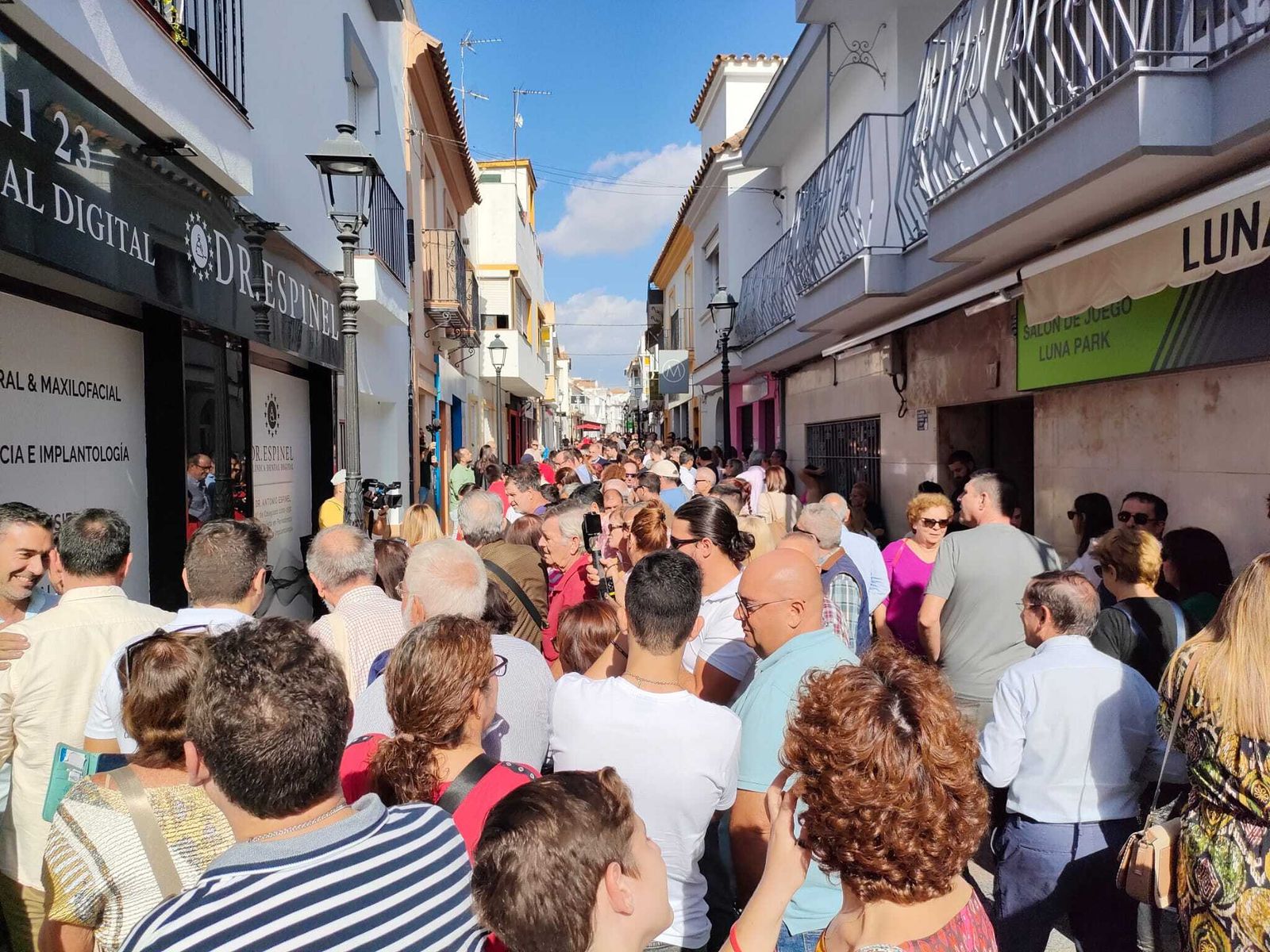 Fotos de la tosta ibérica de más de 150 metros preparada en Los Barrios