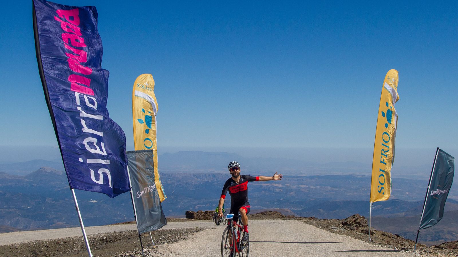 Francisco Pozo justo antes de entrar a la meta en el Pico Veleta.