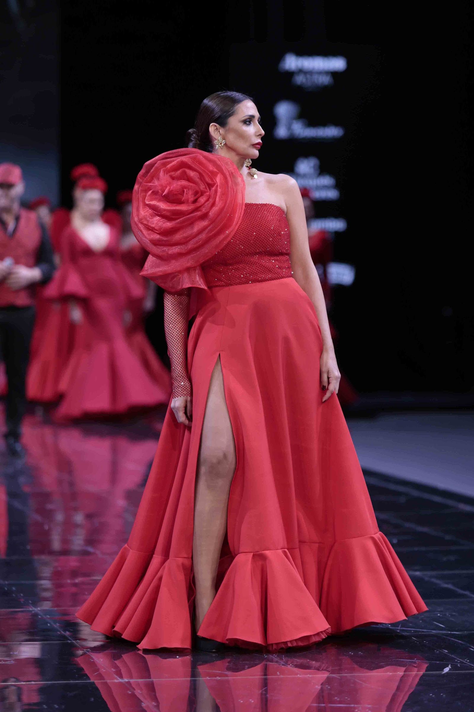 Desfile de Pilar Rubio en SIMOF de 2024, todas las fotos