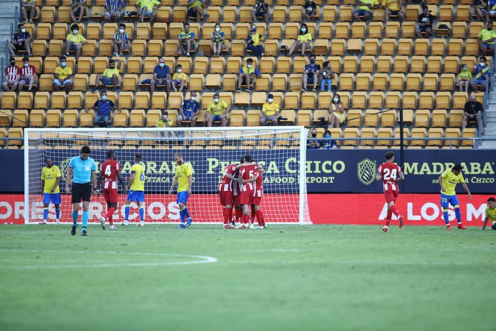 Las imágenes del Cádiz-Atlético del Trofeo Carranza.