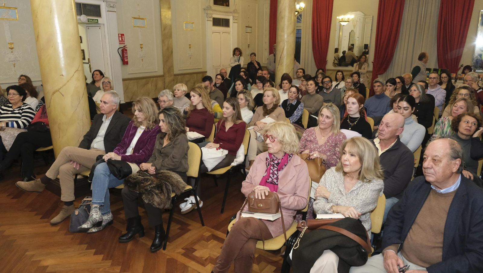 Imágenes del Diario de los Libros con la finalista del Premio Planeta 2024, Beatriz Serrano