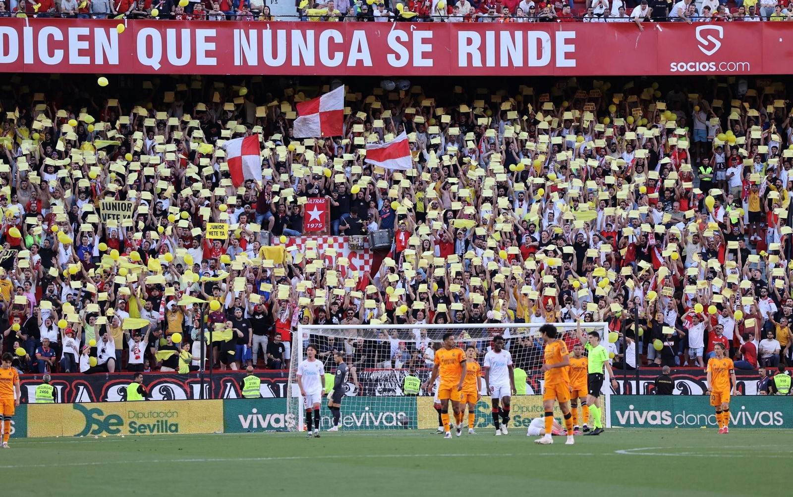 Imagen de la protesta en Gol Norte durante el Sevilla-Real Madrid.