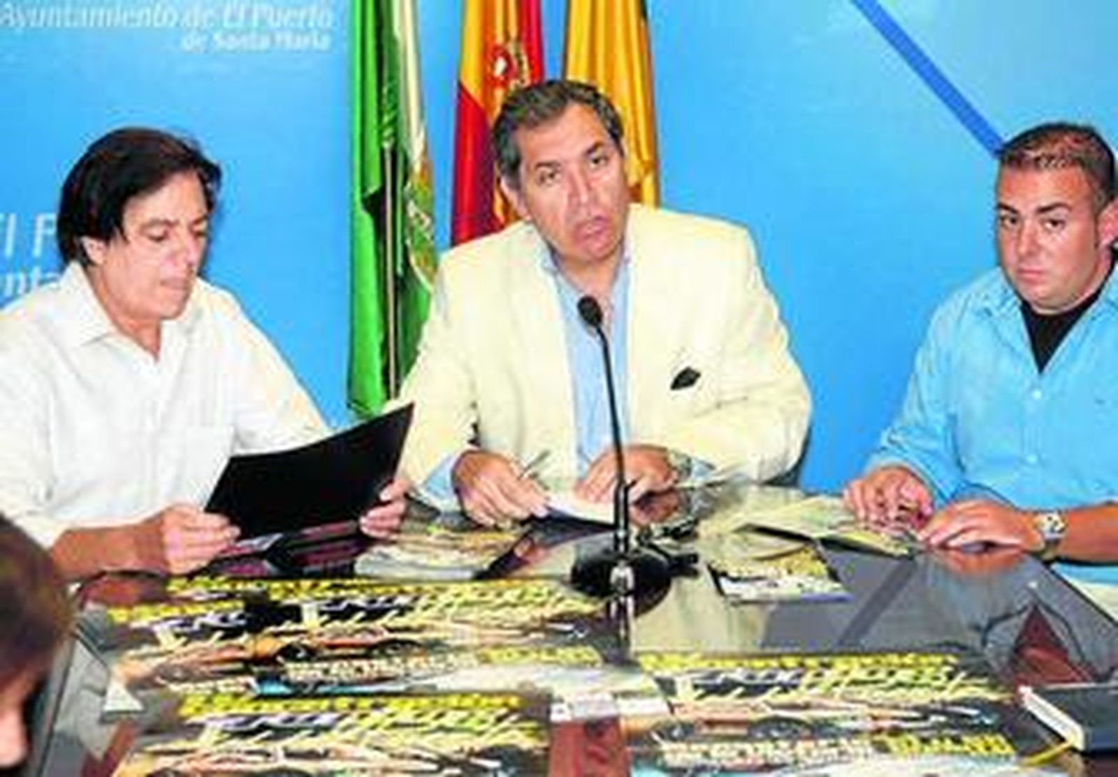 La concentración de Tuning se presentó ayer en el Ayuntamiento.