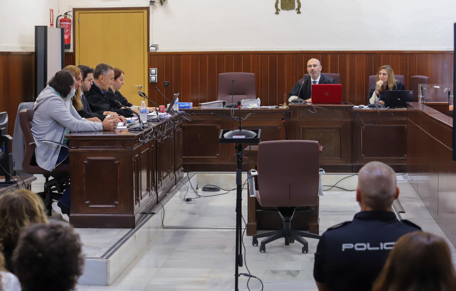 Juicio al acusado de decapitar a su amigo en Huelva.