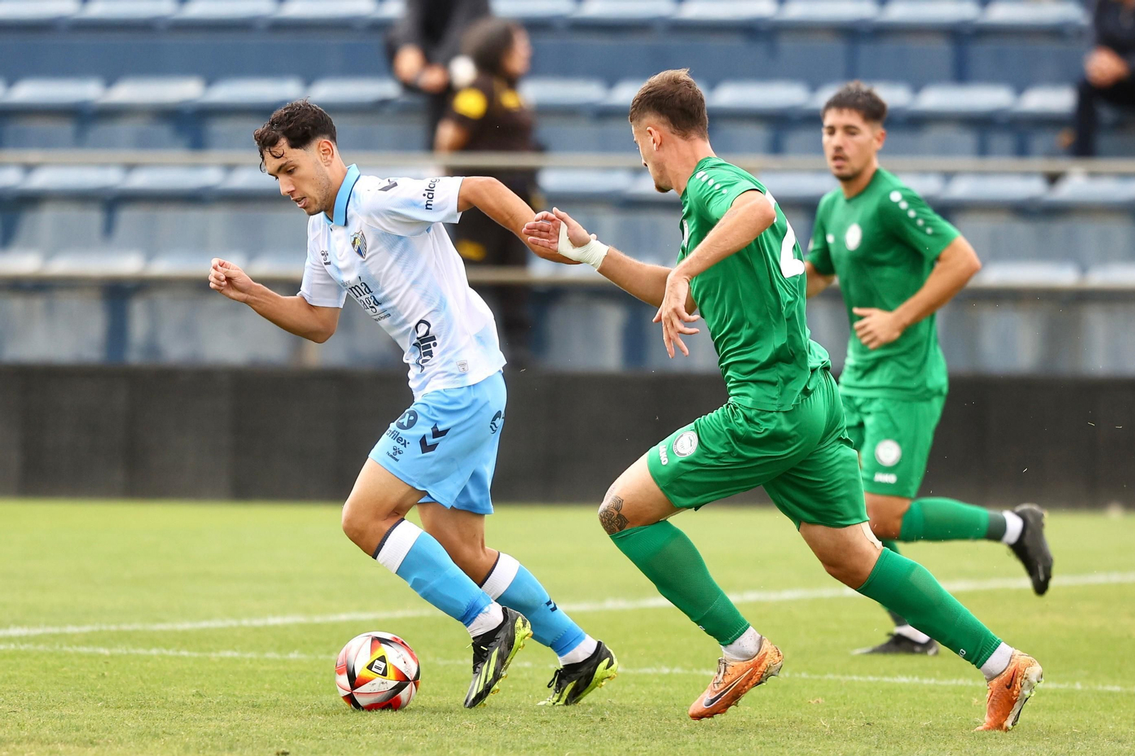 El Torremolinos se lleva el derbi con el Atlético Malagueño (1-2) El Torremolinos se lleva el derbi con el Atlético Malagueño (1-2)