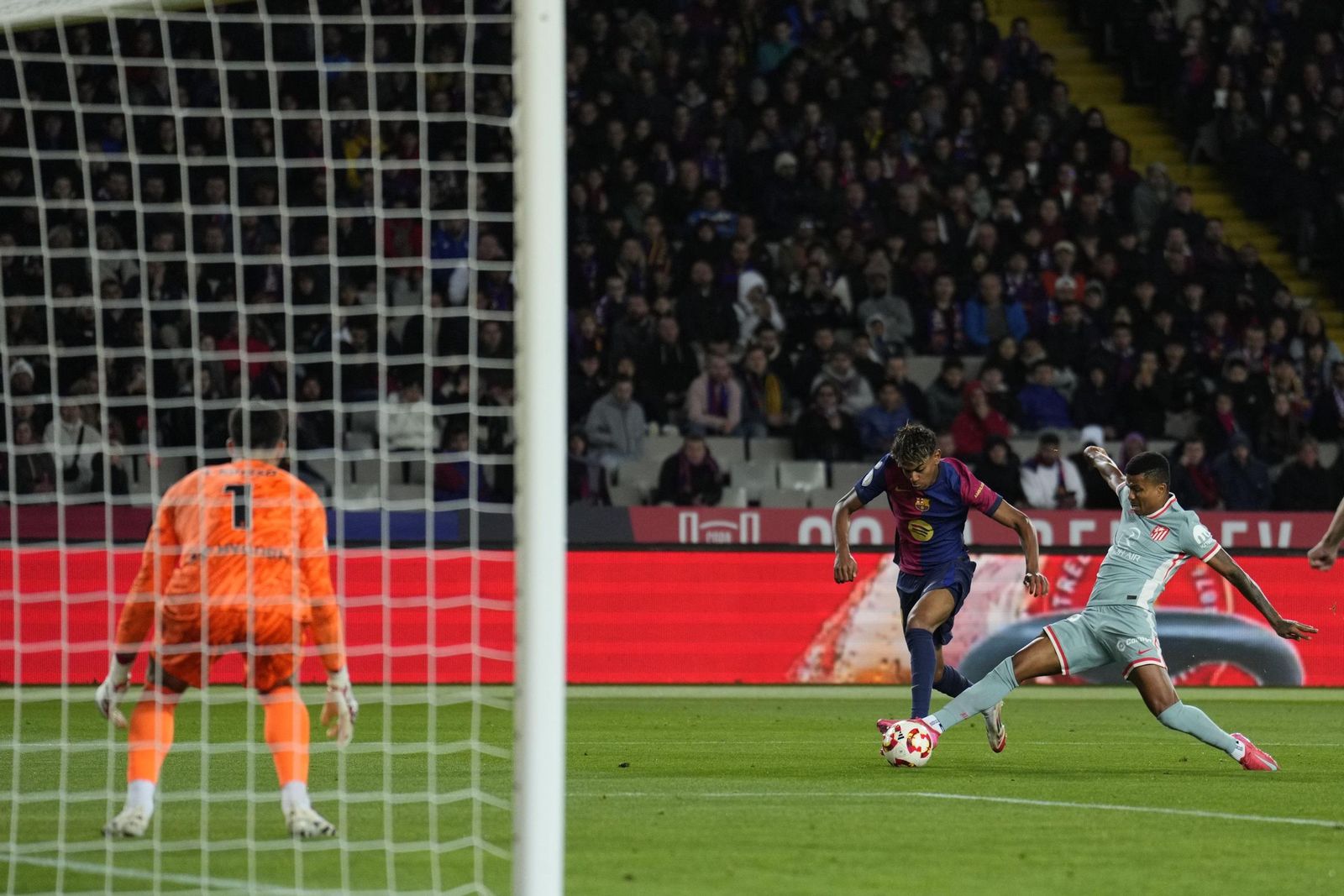 Las fotos del espectacular Barcelona - Atlético de Madrid