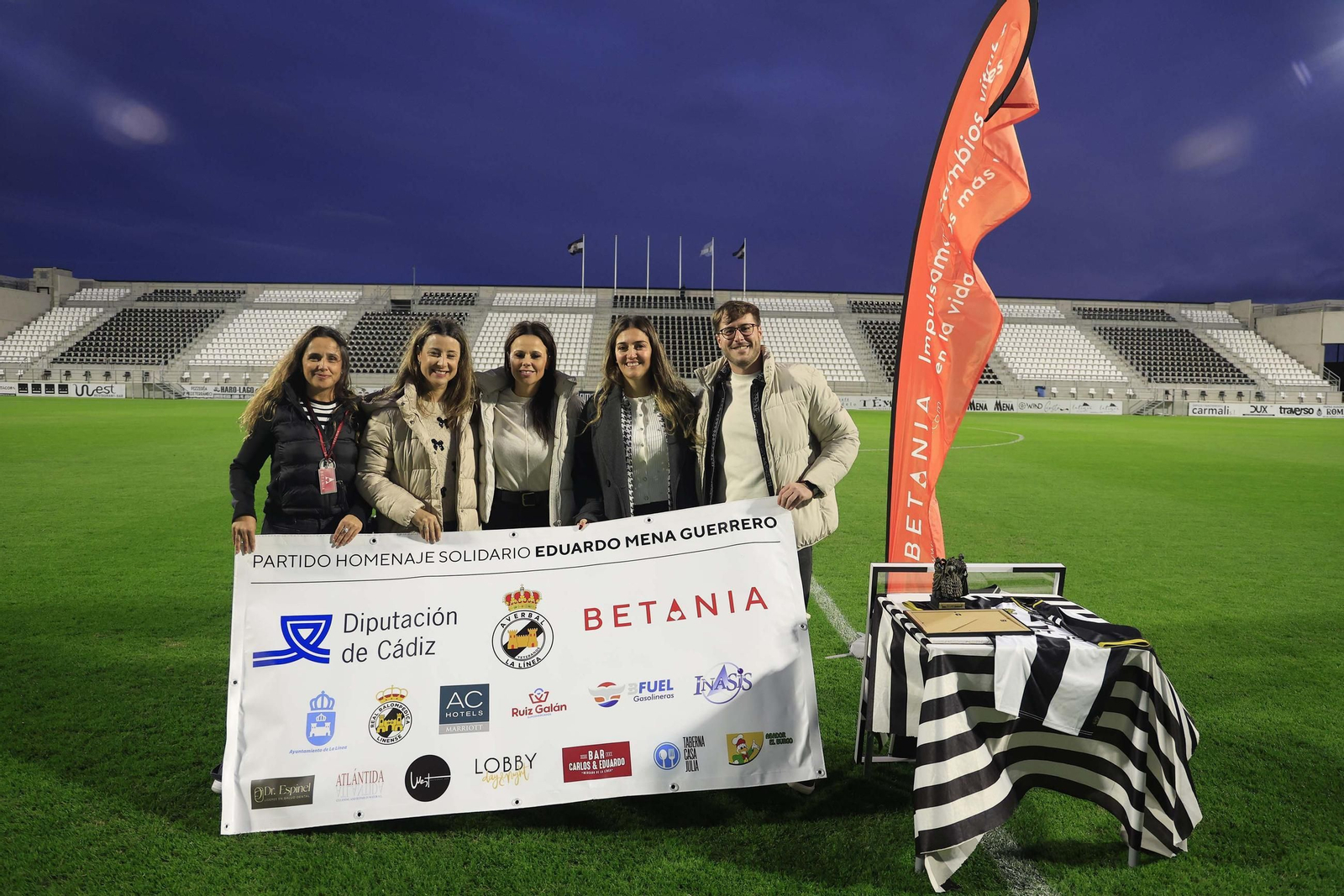 Las fotos del homenaje al ex jugador de la Balona Edu Mena en La Línea