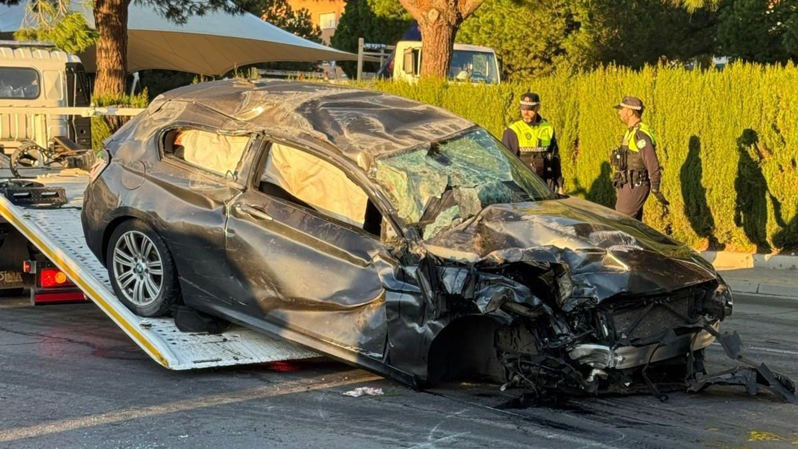 Estado en el que ha quedado el vehículo accidentado en la Avenida Andalucía de Huelva.