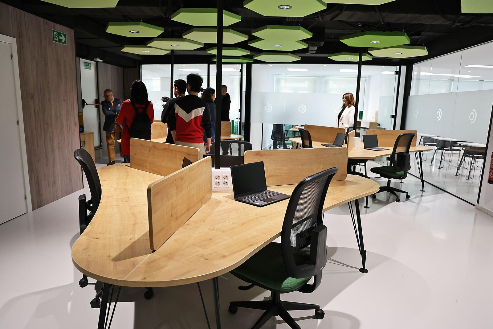 Imágenes de la inauguración del coworking digital 'La Nao'.