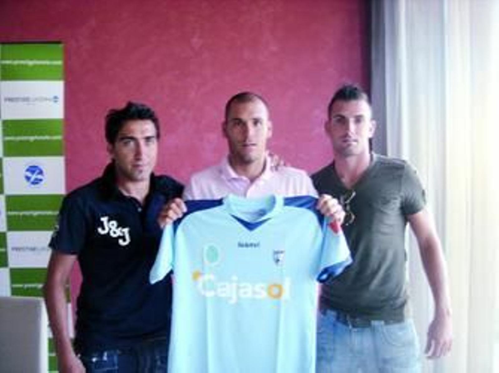 Los tres nuevos jugadores del Lucena, ayer durante su presentación en el hotel Prestige.