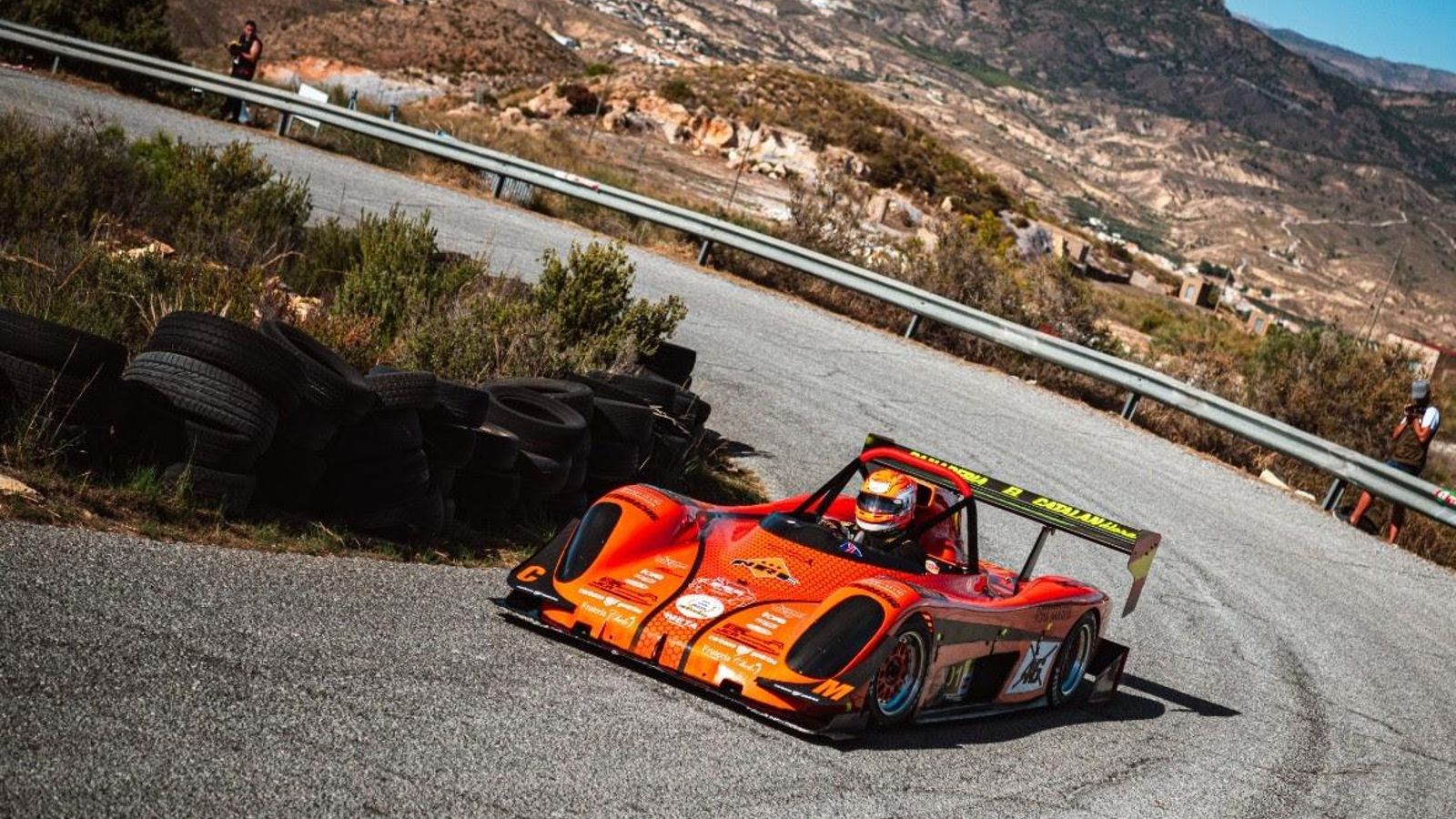 Uno de los participantes a su paso por uno de los tramos del circuito en Macael.