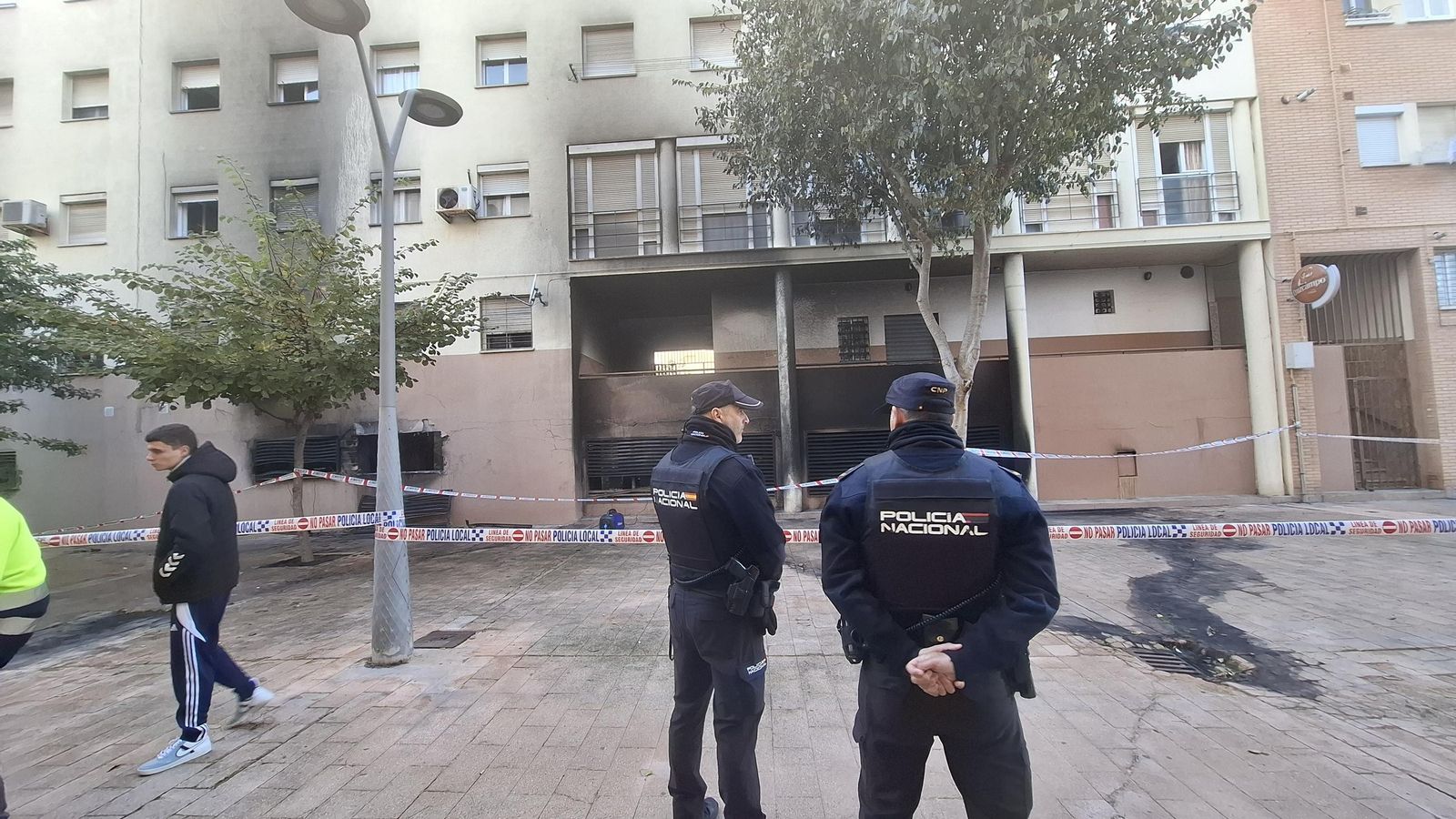 La policía precintó los alrededores del edificio