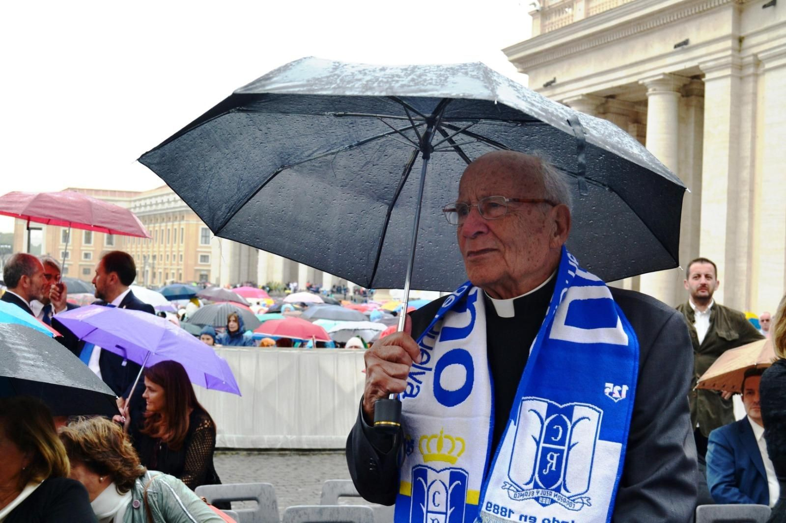 El día que el Papa Francisco recibió a una delegación del Recreativo de Huelva por su 125 aniversario