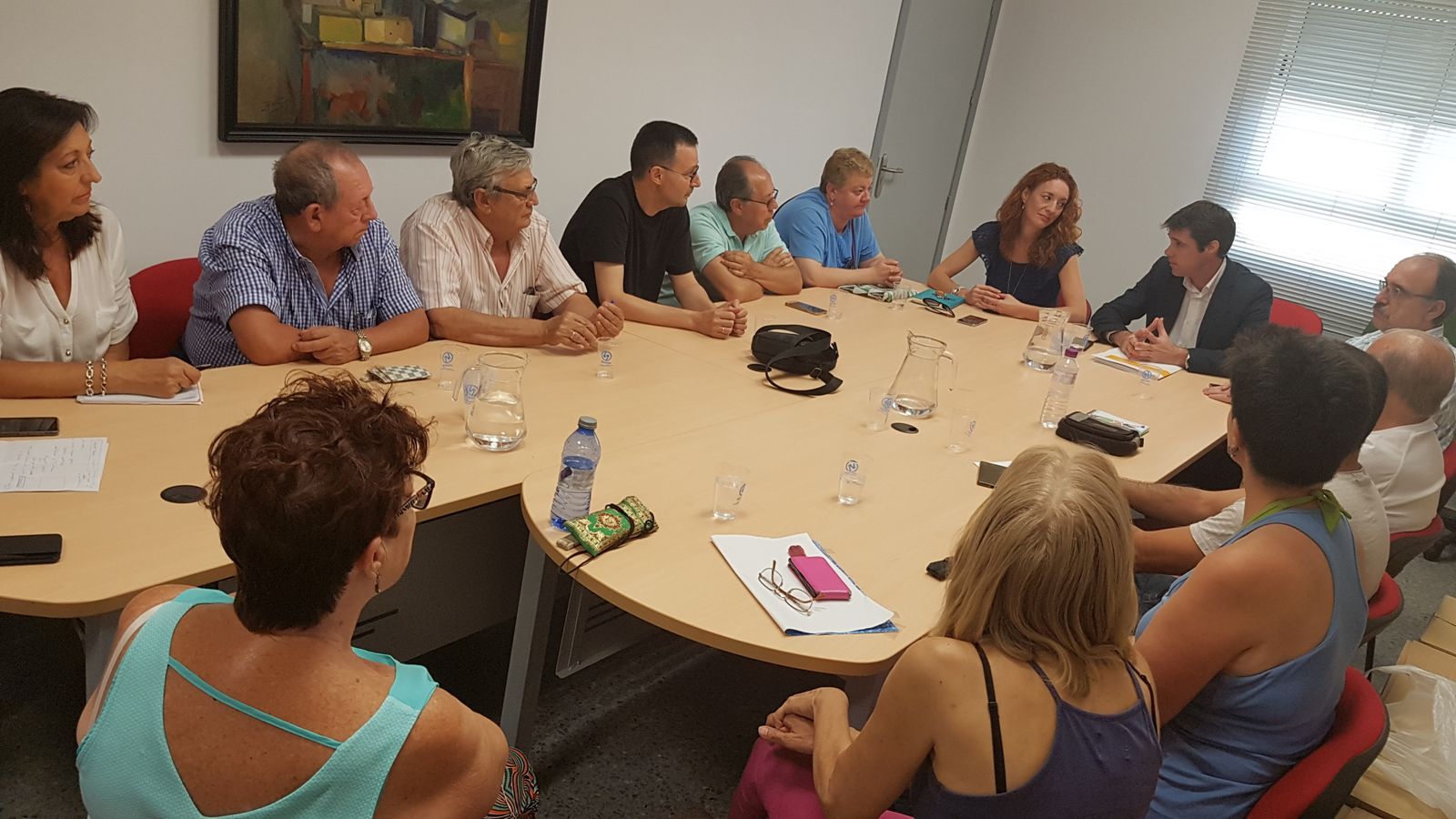 Un momento de la reunión con vecinos y entidades de la Macarena