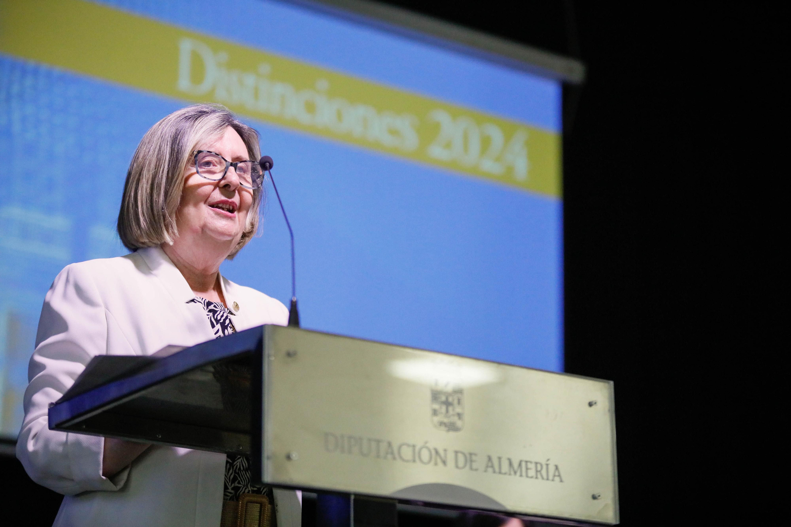 Imágenes de la entrega de los Escudos de Oro del IEA y la celebración de su Plenario