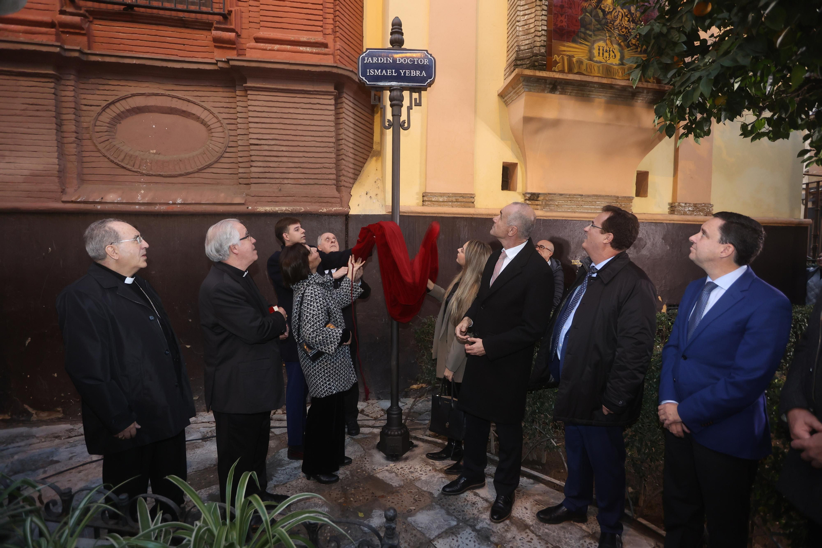 Nueva rotulación del Jardín del Doctor Ismael Yebra